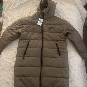 Women’s nike oversized puffer jacket.